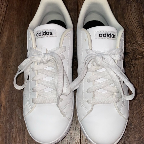 Adidas lifestyle sneakers size 8.5 - Picture 2 of 3